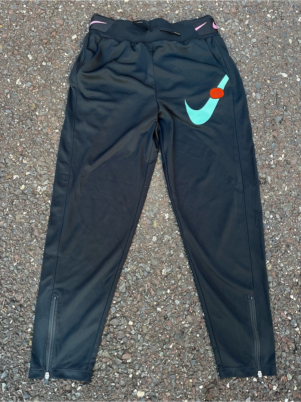 Nike Girls Jogger Pants M Black Standard Fit Swoosh Zip Leg NWT CJ7421-010